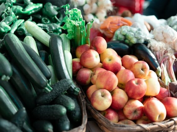 Food contributes to quarterly inflation rise