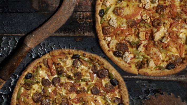 Hell’s debuts “world’s first” hemp-chicken pizza