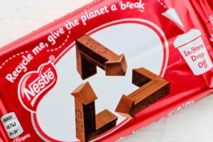 KitKat updates logo with recycling message
