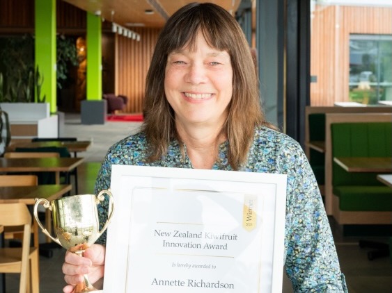 Plant & Food Research scientist wins Kiwifruit Innovation Award